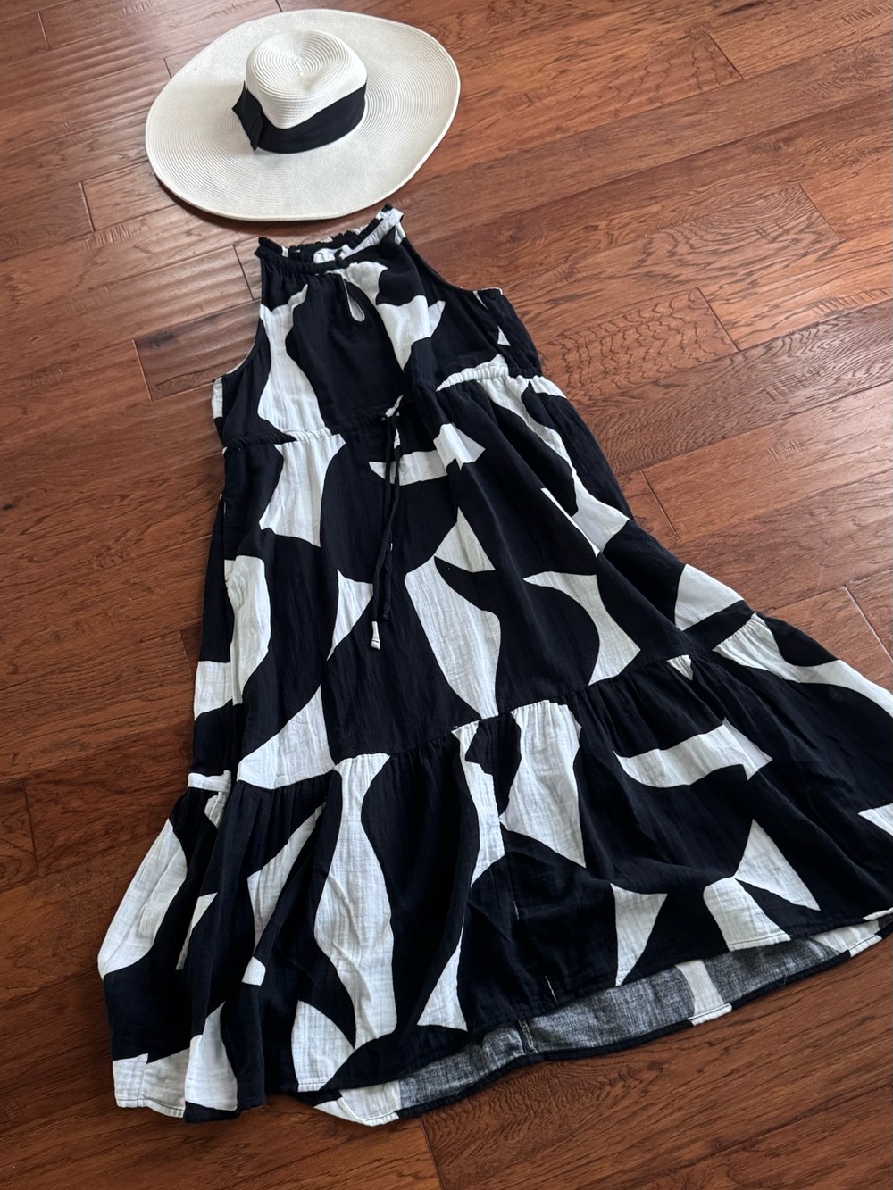 Black & White Abstract Print Sleeveless Midi Dress